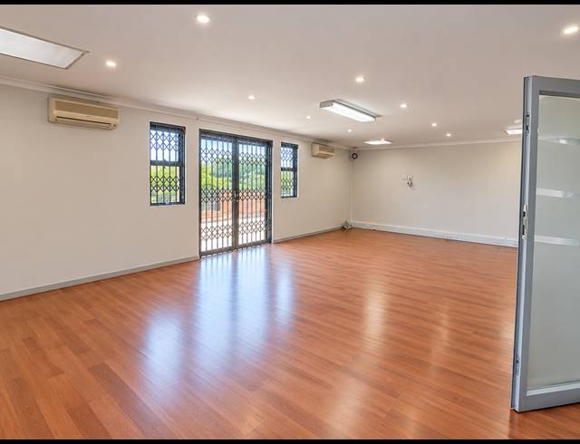118M² OFFICE TO LET IN FOURWAYS